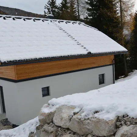 Only 200 M From Lift With Sauna 木屋