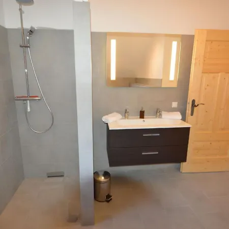 Only 200 M From Lift With Sauna 木屋 *