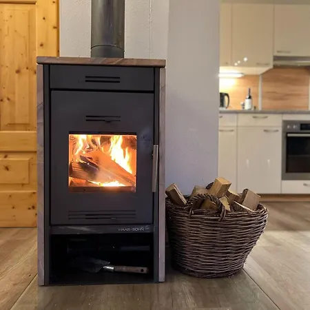 Only 200 M From Lift With Sauna 木屋 *