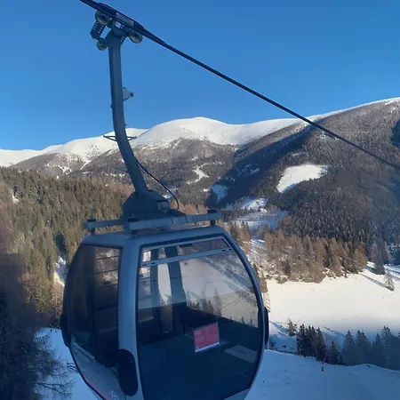 Only 200 M From Lift With Sauna 木屋